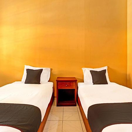 Collection O 91081 New Arena Hotel Kuta Lombok Extérieur photo