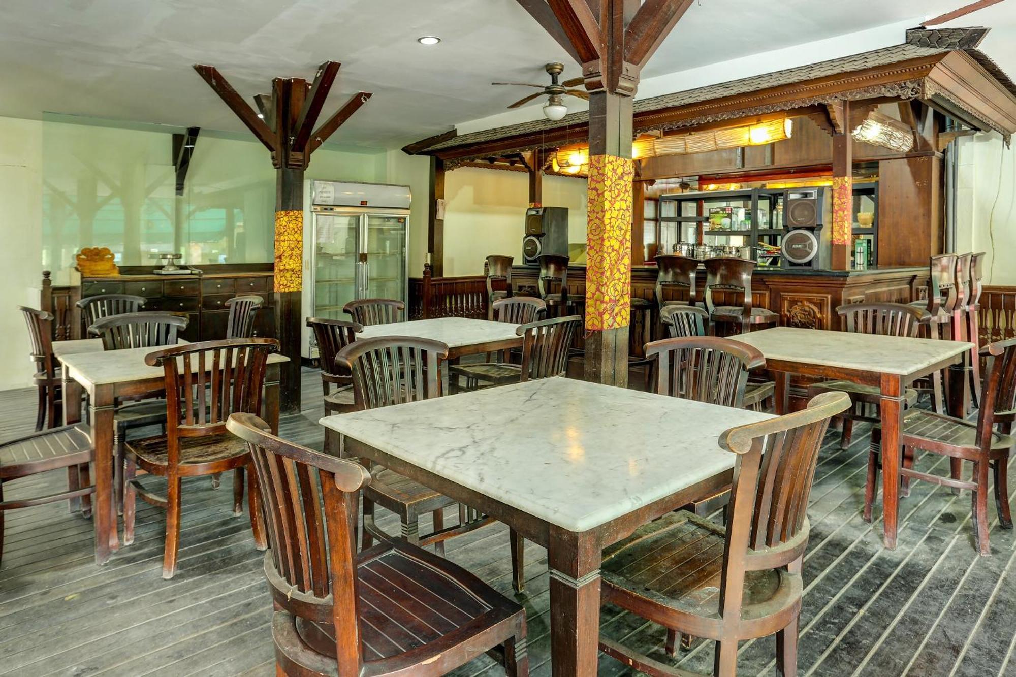 Collection O 91081 New Arena Hotel Kuta Lombok Extérieur photo