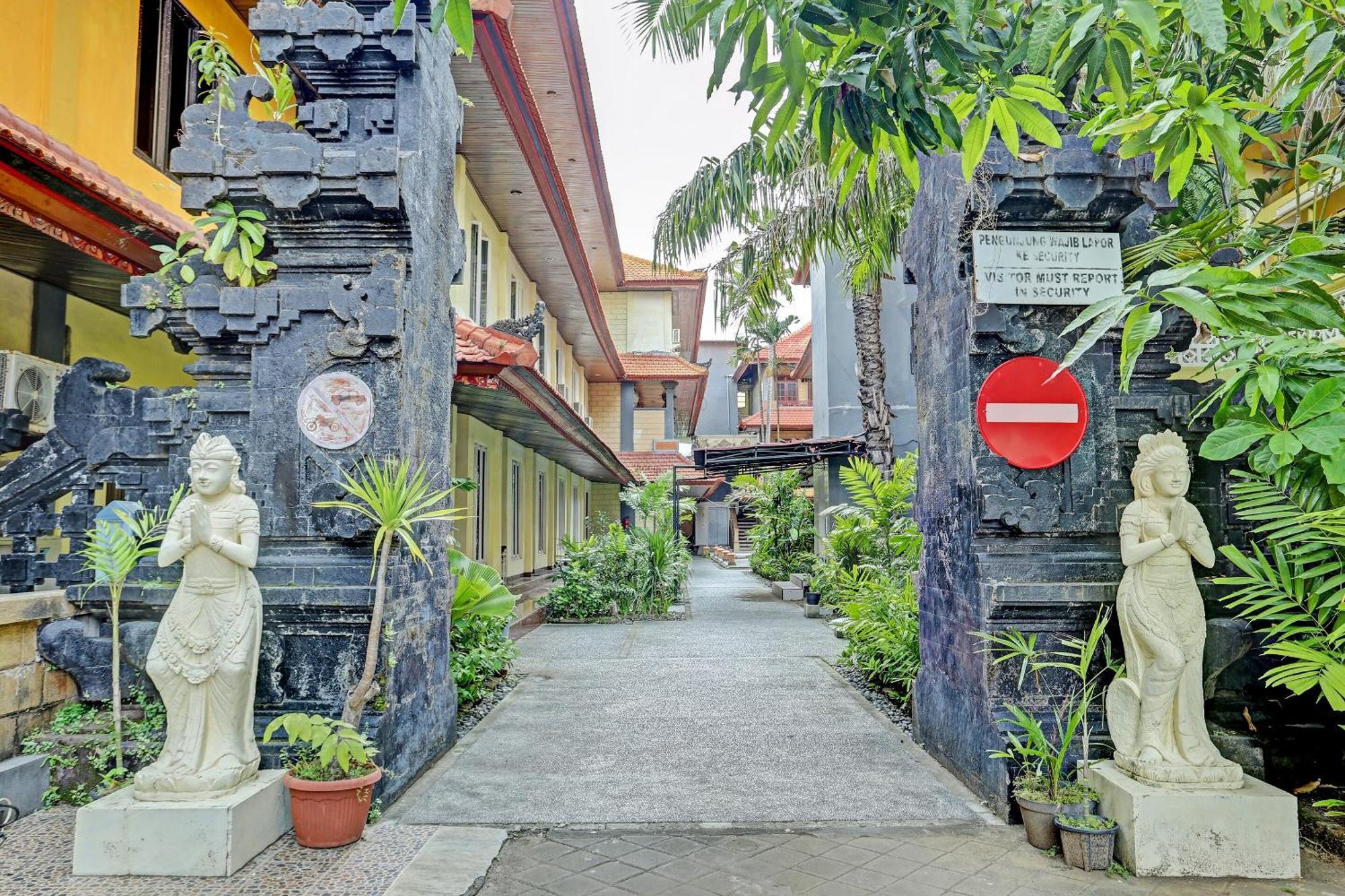 Collection O 91081 New Arena Hotel Kuta Lombok Extérieur photo